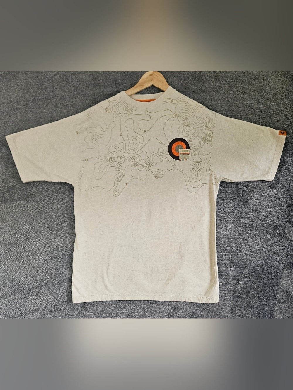 MECCA CO. Y2K Vintage Urban 100% Cotton Size L Ivory color T-shirt.